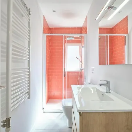 Moderno Y Acogedor Piso En * サラマンカ
